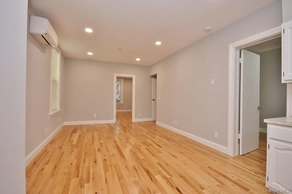 521 E 235th Street Bronx NY 10470