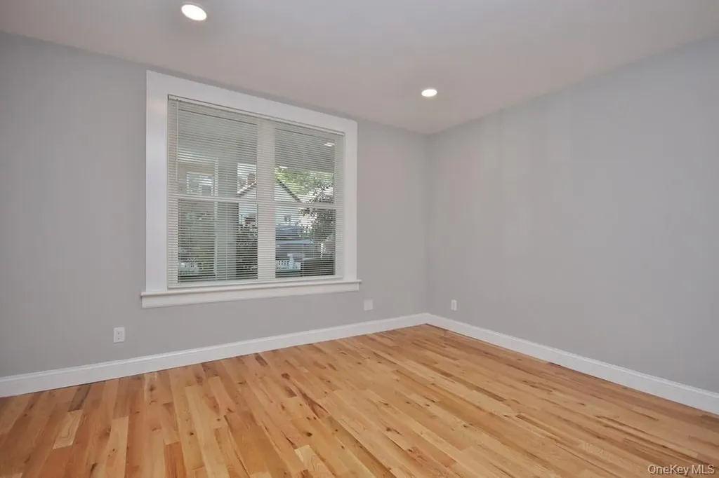 521 E 235th Street Bronx NY 10470