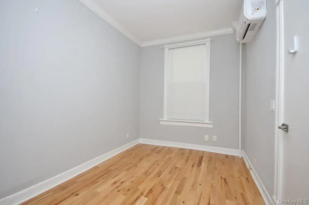 521 E 235th Street Bronx NY 10470