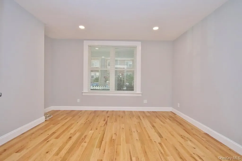 521 E 235th Street Bronx NY 10470