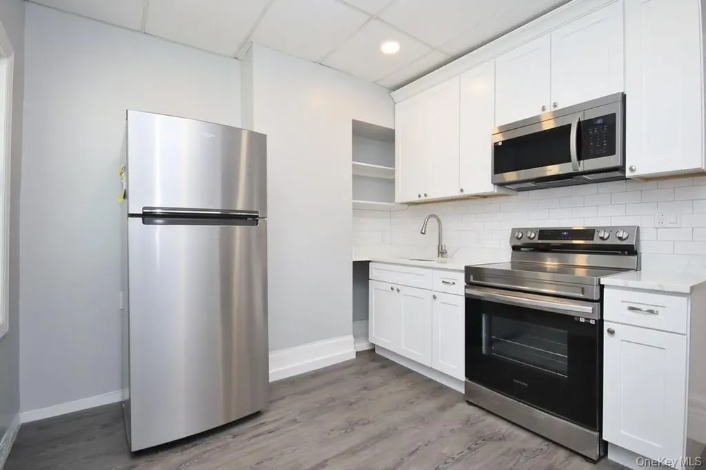 521 E 235th Street Bronx NY 10470