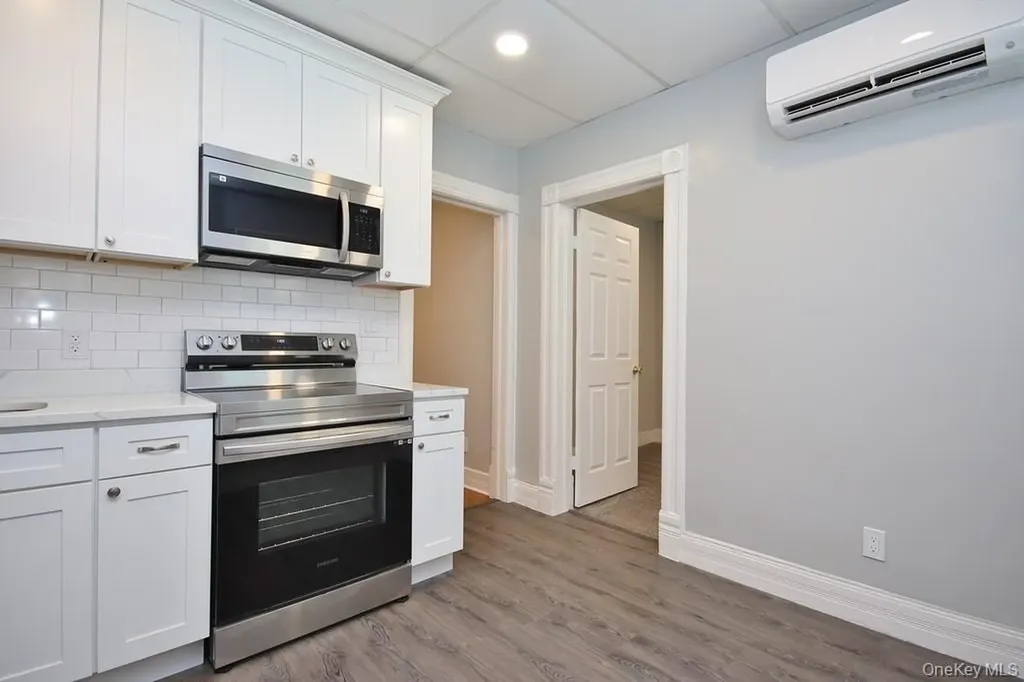 521 E 235th Street Bronx NY 10470