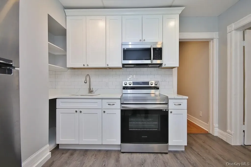 521 E 235th Street Bronx NY 10470