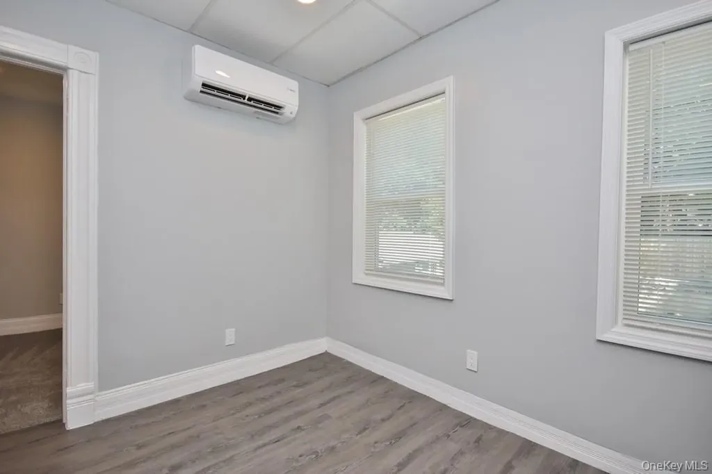 521 E 235th Street Bronx NY 10470