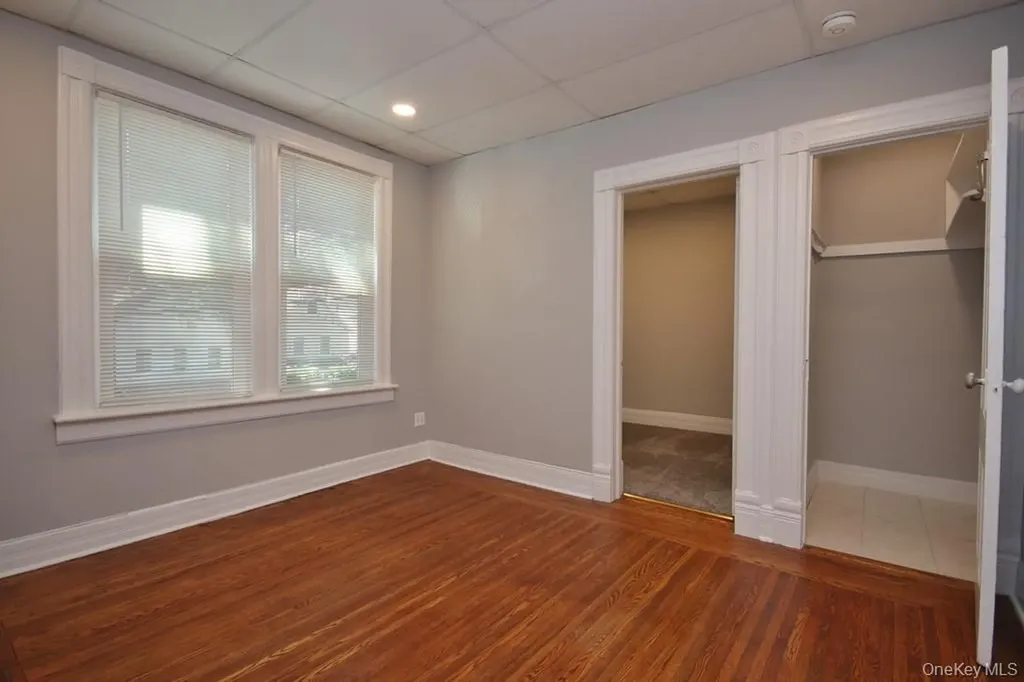 521 E 235th Street Bronx NY 10470