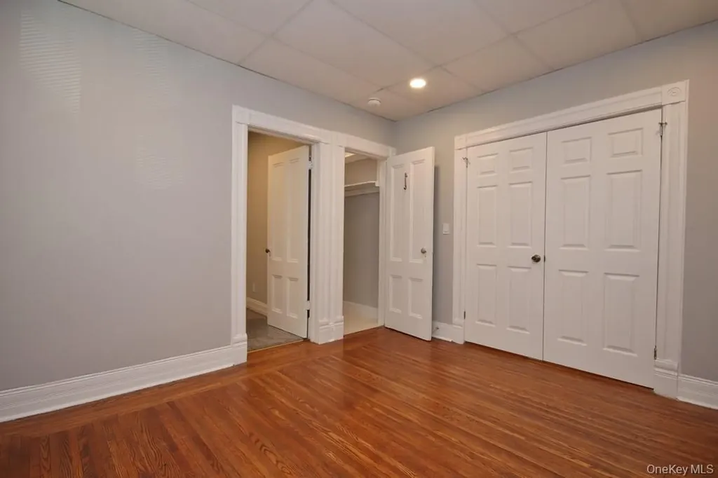 521 E 235th Street Bronx NY 10470