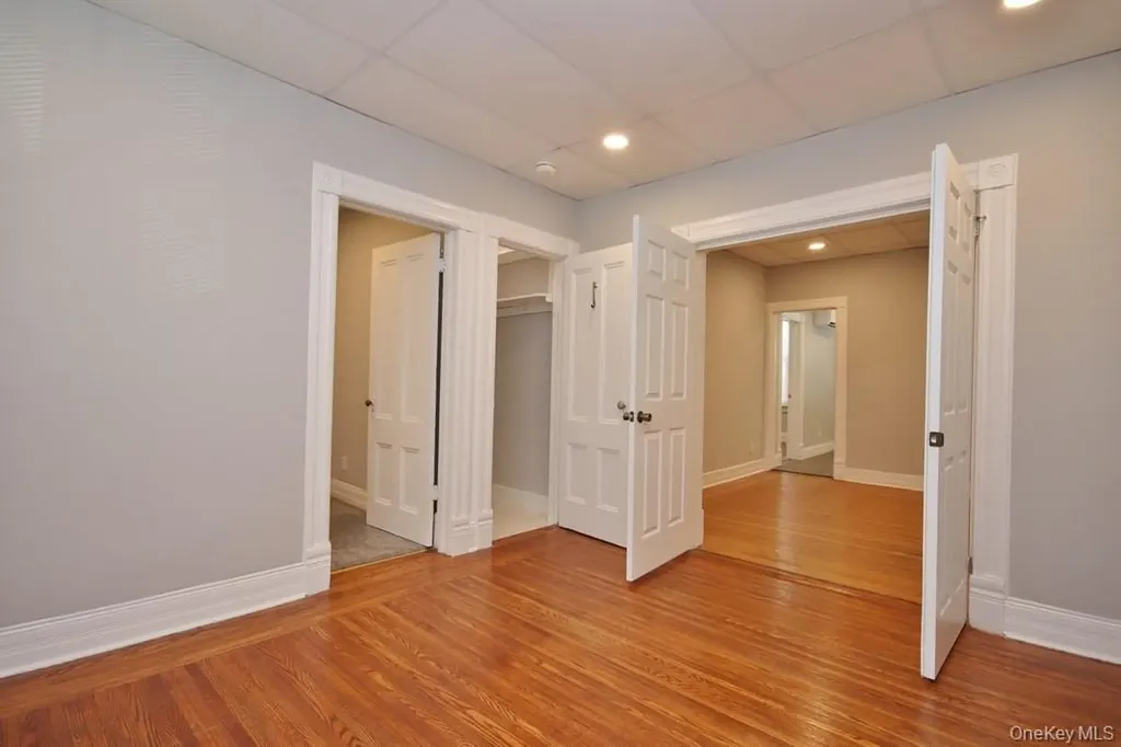 521 E 235th Street Bronx NY 10470