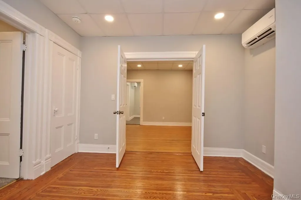 521 E 235th Street Bronx NY 10470