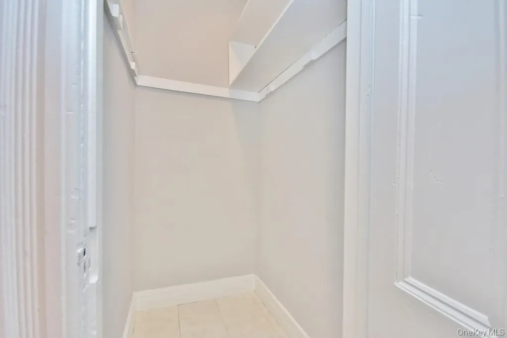 521 E 235th Street Bronx NY 10470