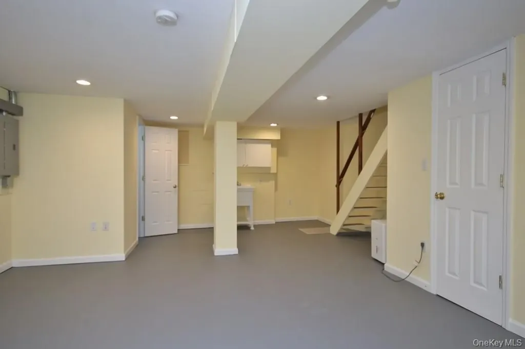 521 E 235th Street Bronx NY 10470