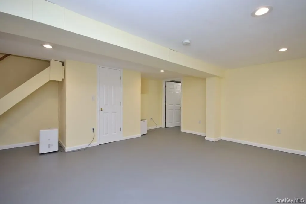521 E 235th Street Bronx NY 10470