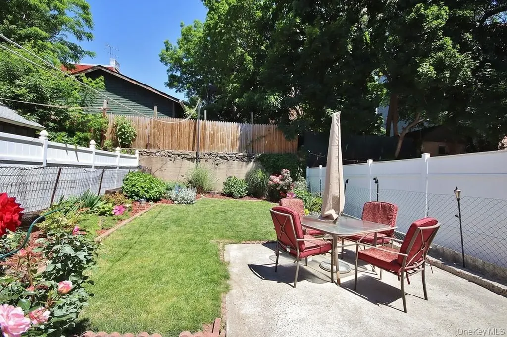 521 E 235th Street Bronx NY 10470