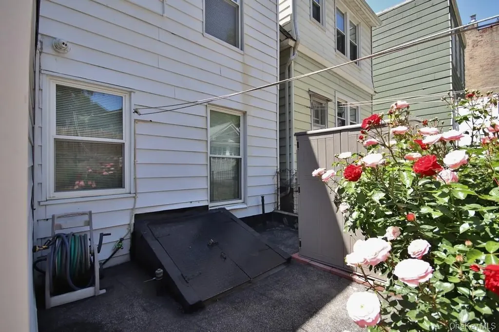 521 E 235th Street Bronx NY 10470