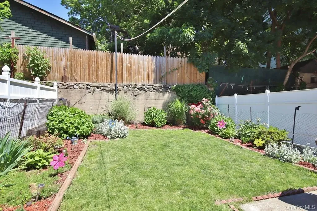 521 E 235th Street Bronx NY 10470