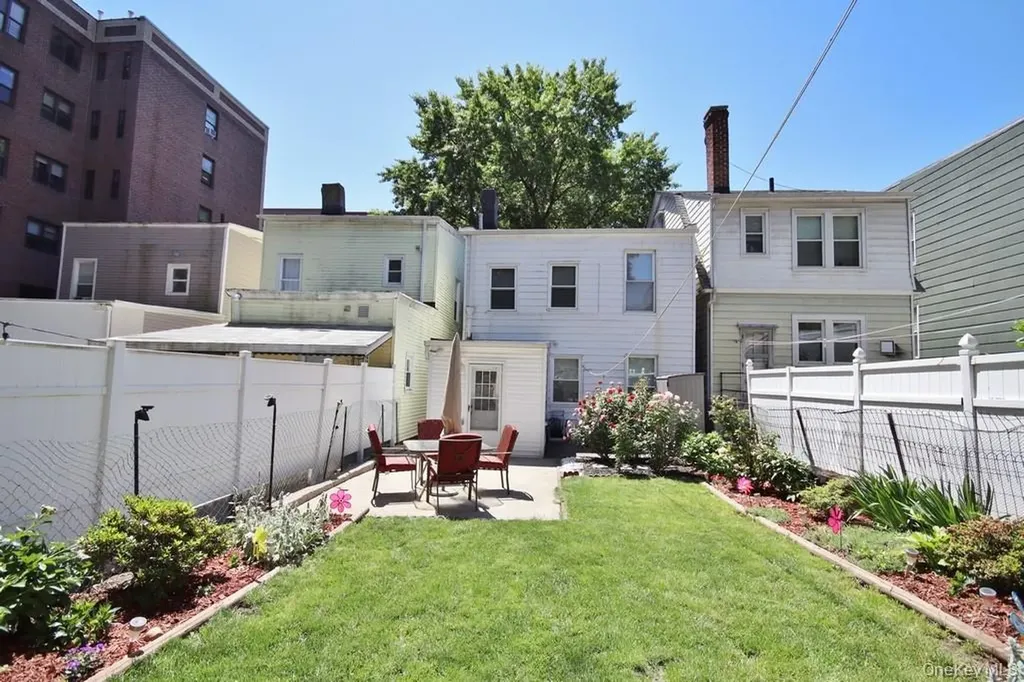 521 E 235th Street Bronx NY 10470