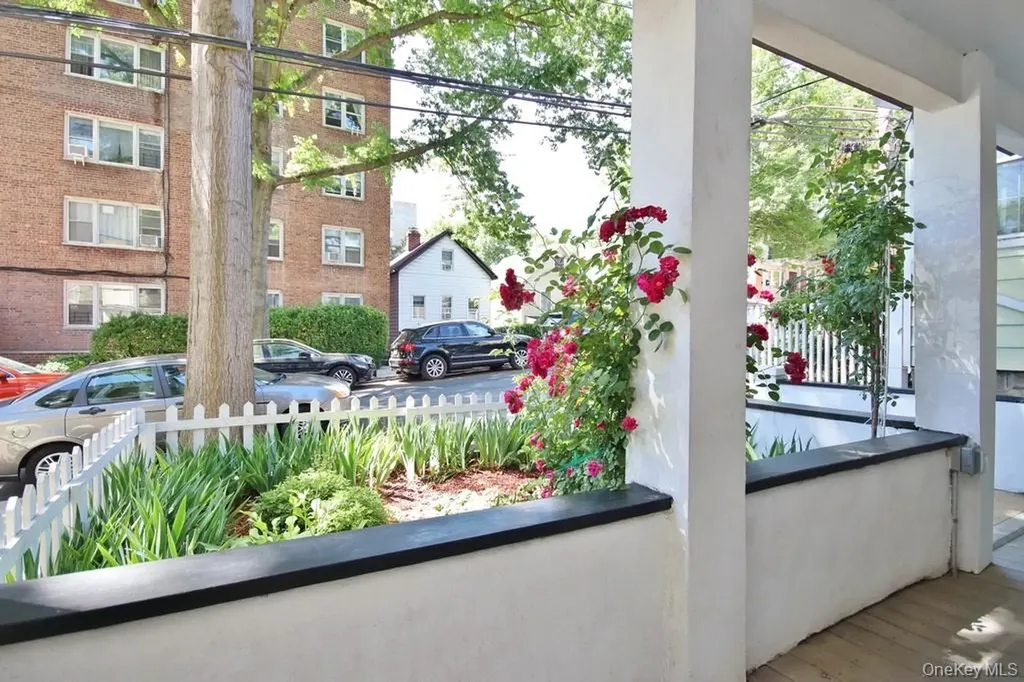 521 E 235th Street Bronx NY 10470