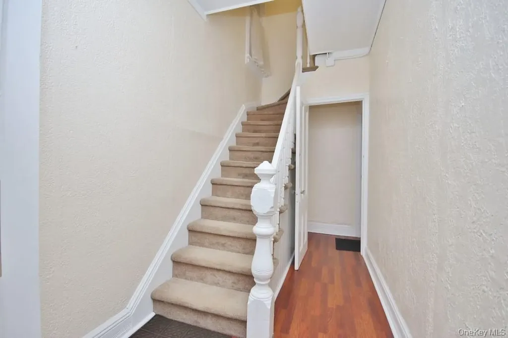 521 E 235th Street Bronx NY 10470
