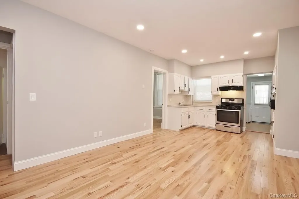 521 E 235th Street Bronx NY 10470