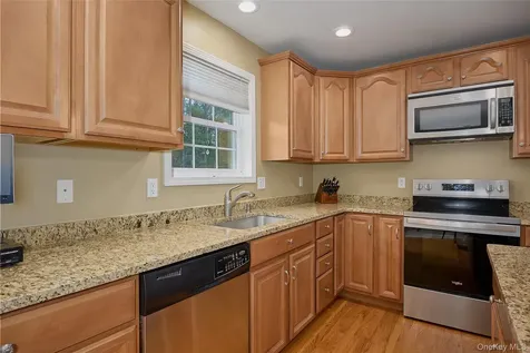 40 Paulette Lane Wappingers Falls NY 12590