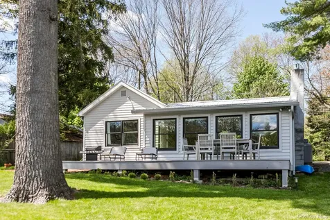 18 Fourth Avenue Rhinebeck NY 12572