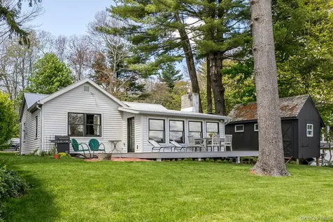 18 Fourth Avenue Rhinebeck NY 12572