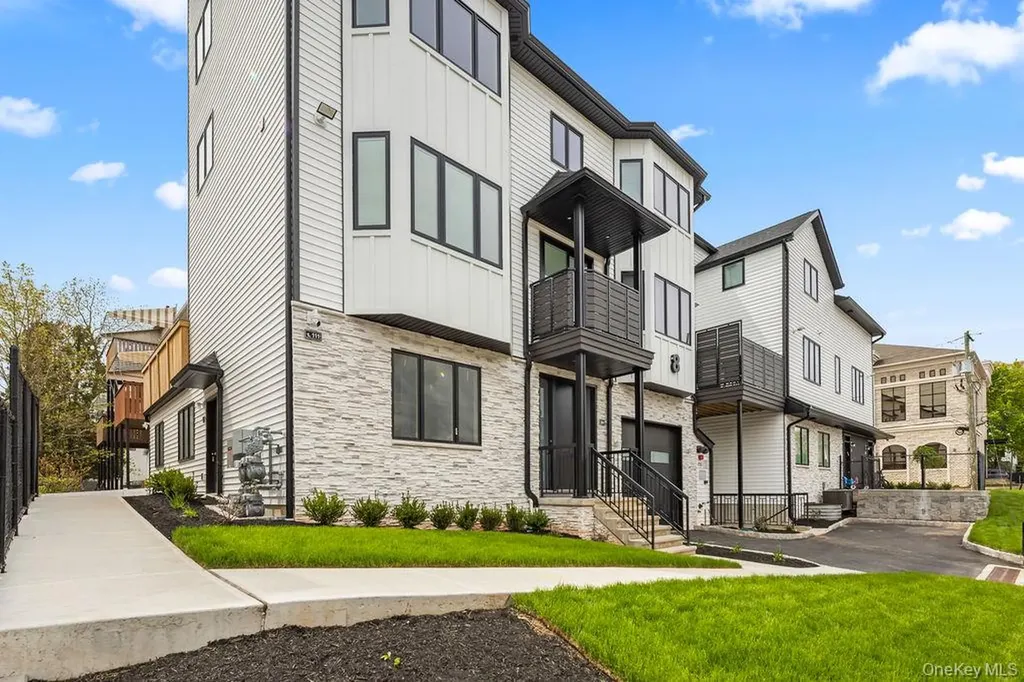 8 1st Street Spring Valley NY 10977