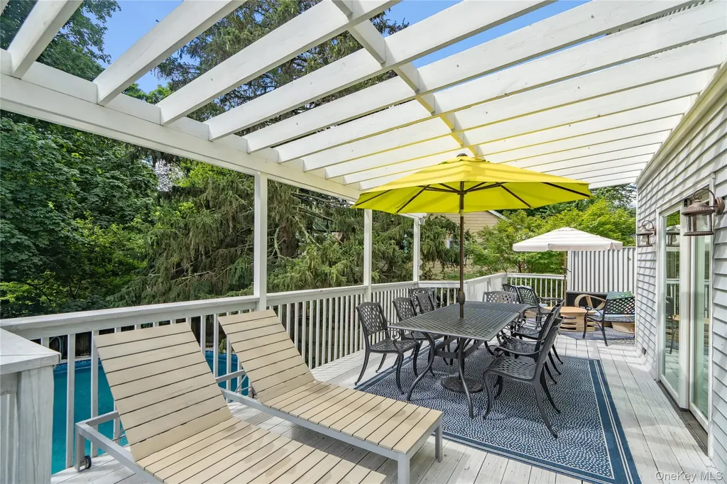 6 Cedar Avenue Locust Valley NY 11560