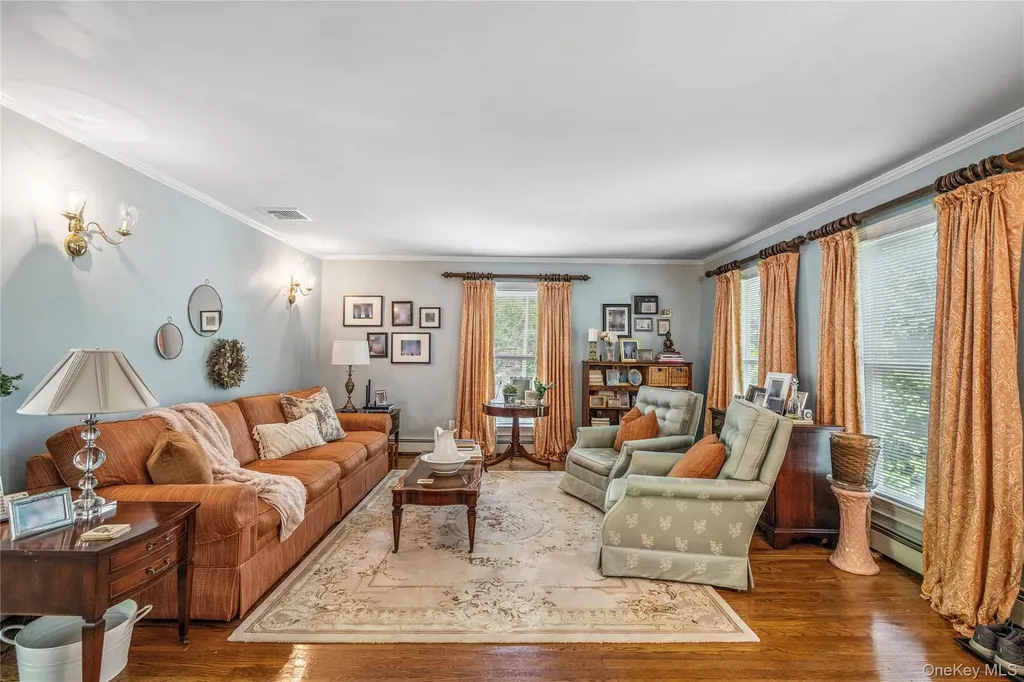 6 Cedar Avenue Locust Valley NY 11560