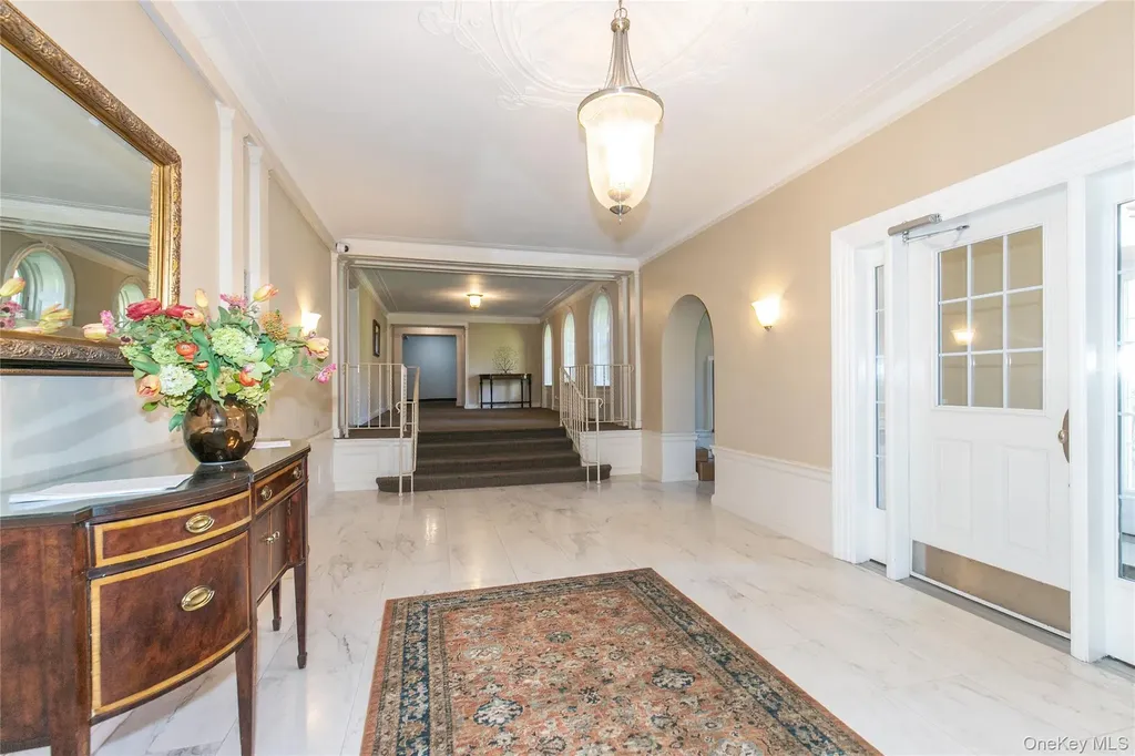 90 Knightsbridge Road Great Neck NY 11021