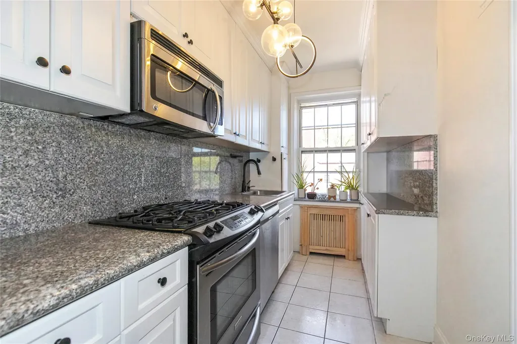 90 Knightsbridge Road Great Neck NY 11021