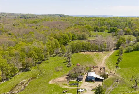 252 Crum Elbow Road Hyde Park NY 12538