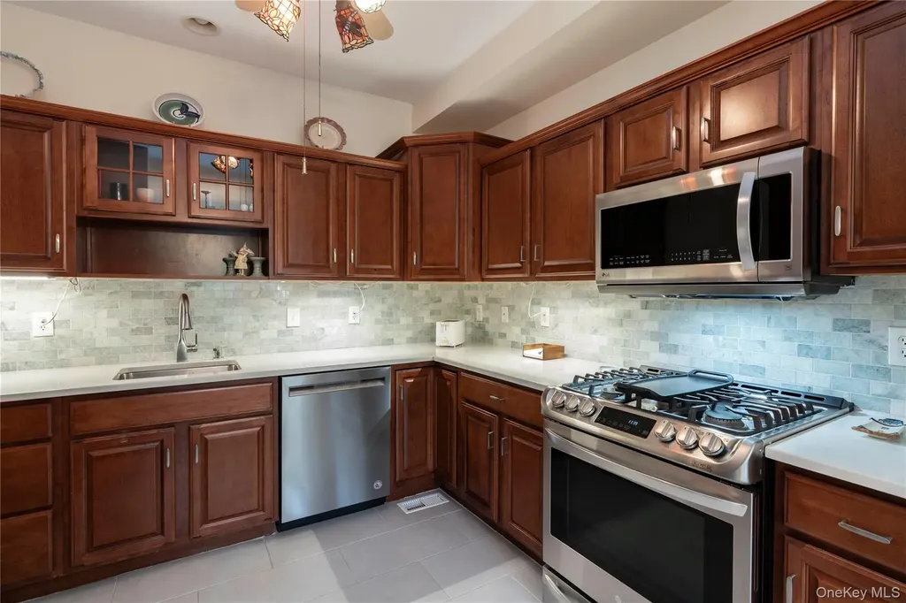 29 Aveonis Court Fishkill NY 12524