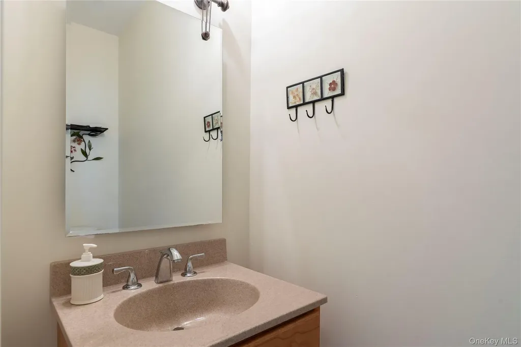 29 Aveonis Court Fishkill NY 12524
