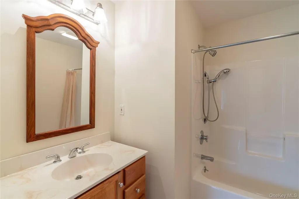 29 Aveonis Court Fishkill NY 12524