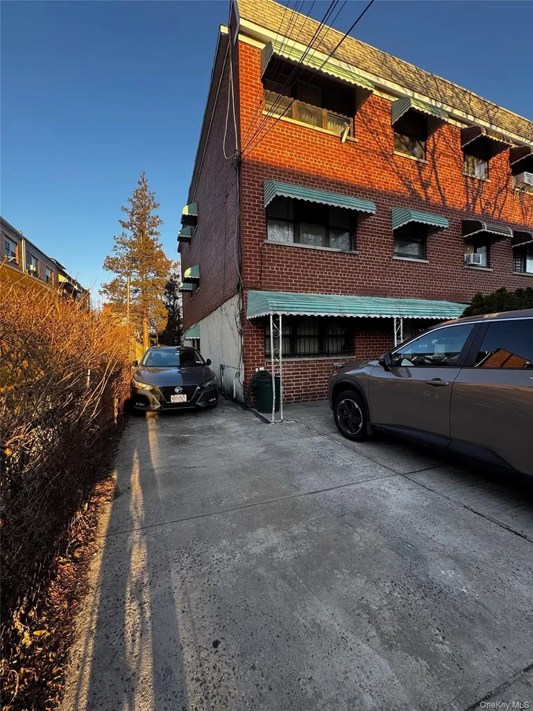 452 Saint Lawrence Avenue Bronx NY 10473