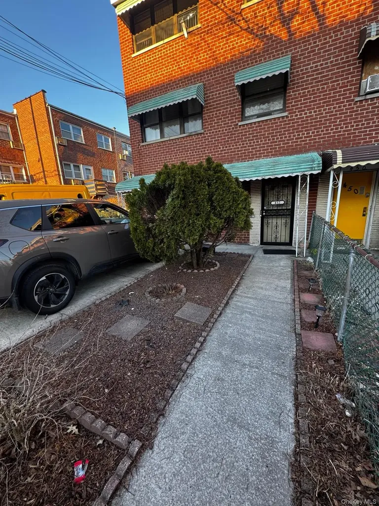 452 Saint Lawrence Avenue Bronx NY 10473
