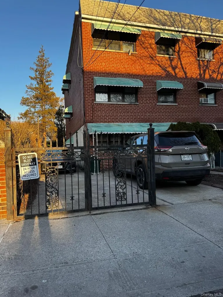 452 Saint Lawrence Avenue Bronx NY 10473