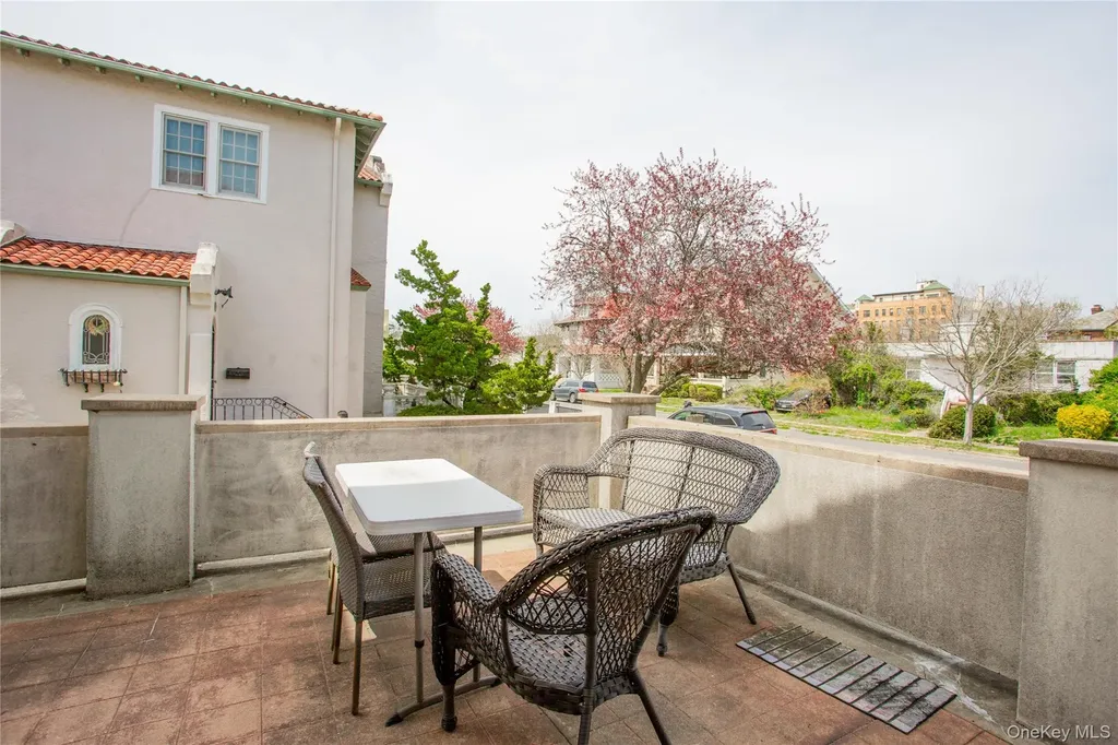 136 E Olive Street Long Beach NY 11561