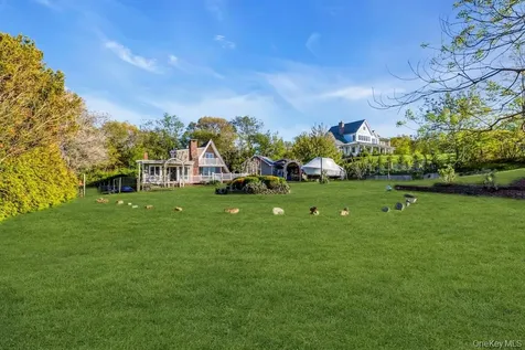 995 Red Fox Road Mattituck NY 11952