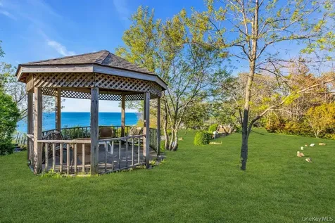995 Red Fox Road Mattituck NY 11952