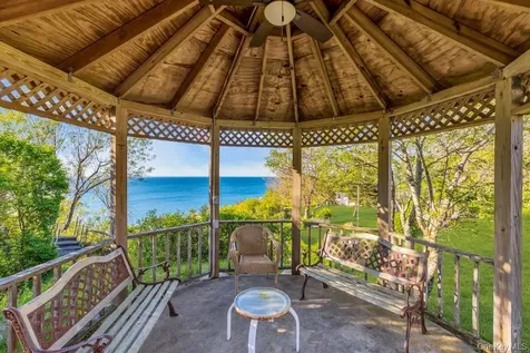 995 Red Fox Road Mattituck NY 11952