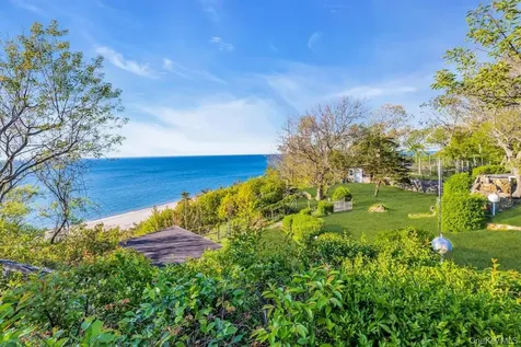 995 Red Fox Road Mattituck NY 11952