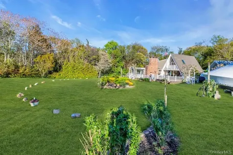 995 Red Fox Road Mattituck NY 11952