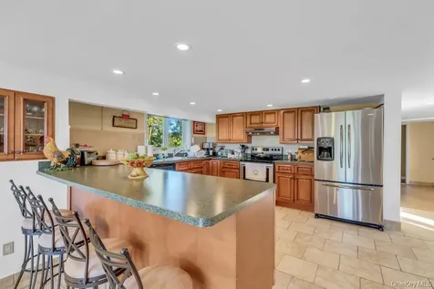 995 Red Fox Road Mattituck NY 11952