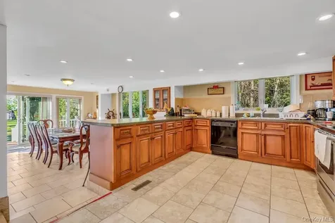 995 Red Fox Road Mattituck NY 11952