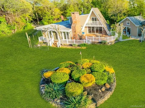 995 Red Fox Road Mattituck NY 11952