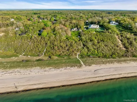 995 Red Fox Road Mattituck NY 11952