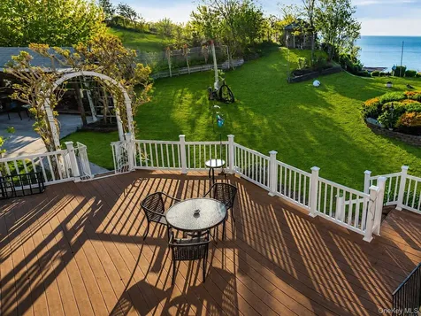 995 Red Fox Road Mattituck NY 11952