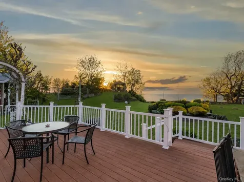 995 Red Fox Road Mattituck NY 11952