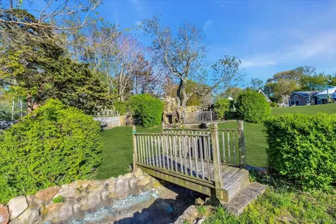 995 Red Fox Road Mattituck NY 11952